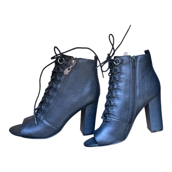 G by Guess Lace-Up Heels EUC Size 6.5M - Picture 3 of 8